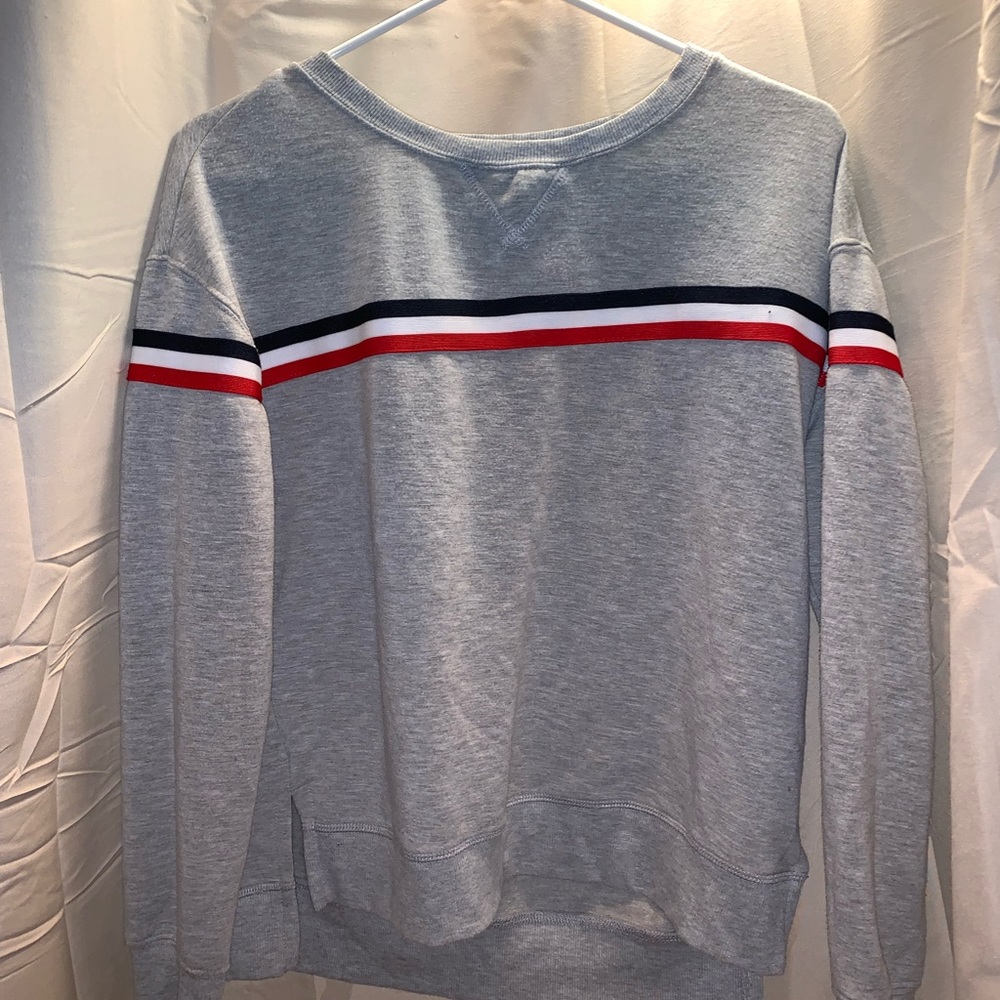grey crew neck